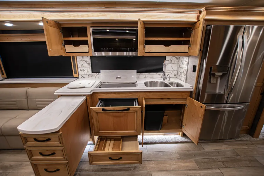 2023 Tiffin Phaeton 37BH | Photo 19 of 28