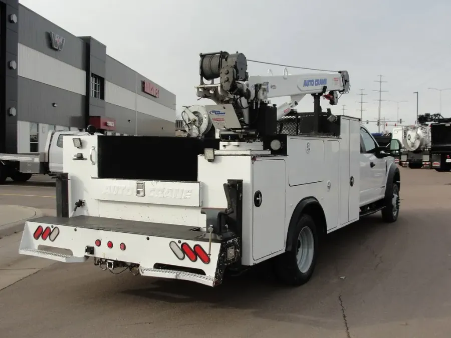 2019 Ford Super Duty F-550 XL | Photo 4 of 14