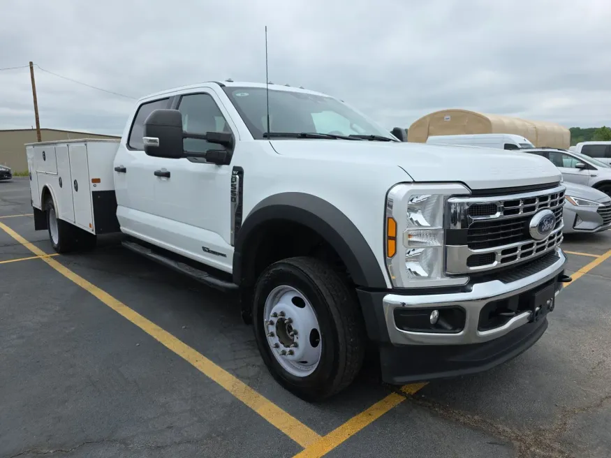 2024 Ford Super Duty F-550 XLT | Photo 2 of 5