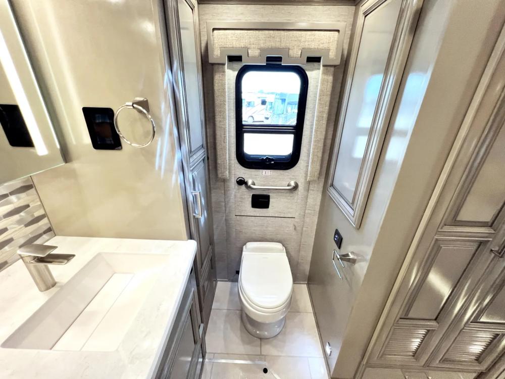 2023 Newmar London Aire 4569 | Photo 23 of 42