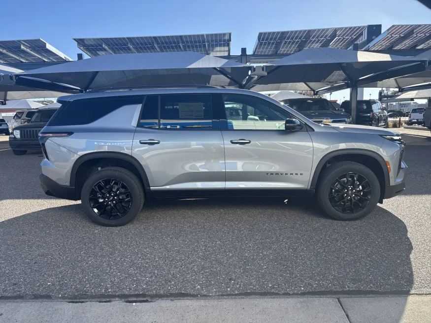 2026 Chevrolet Traverse AWD LT | Photo 5 of 22