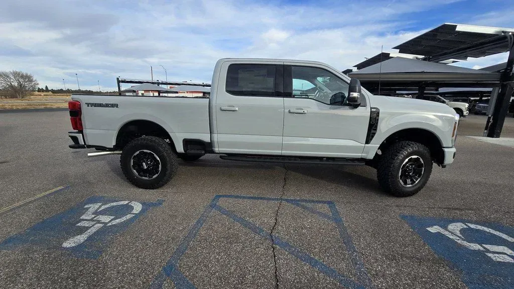 2026 Ford Super Duty F-350 | Photo 4 of 30