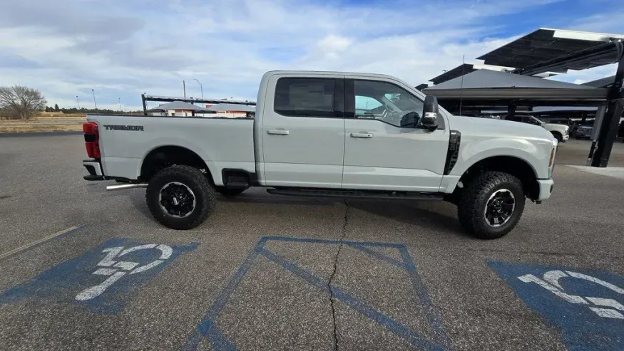 2026 Ford Super Duty F-350 | Photo 4 of 30