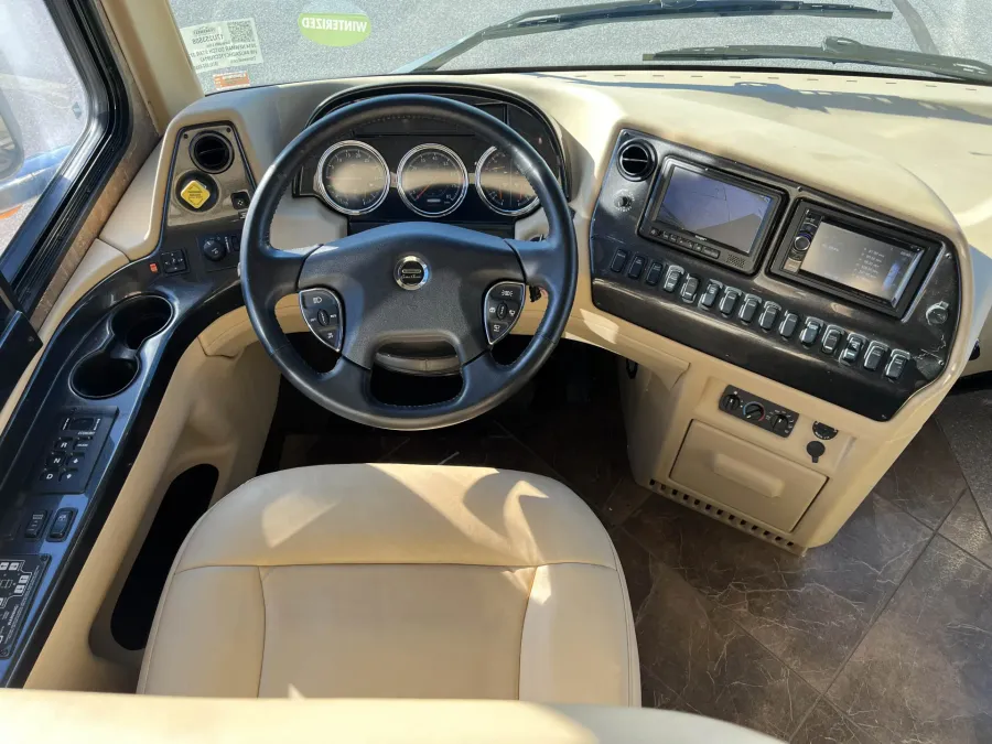 2014 Newmar Dutch Star 3736 | Photo 10 of 22