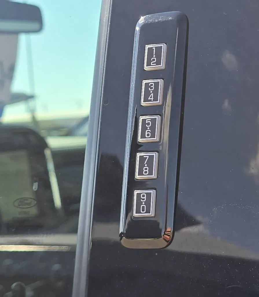 2023 Ford F-250 | Photo 11 of 30