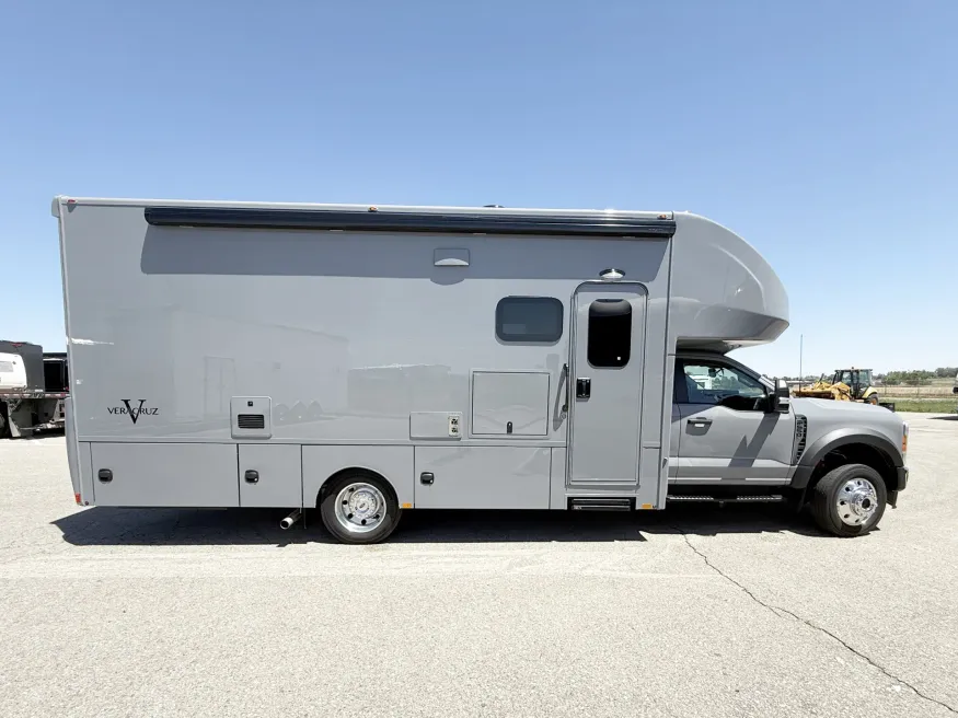 2024 Renegade Veracruz 30 VRM | Photo 3 of 24