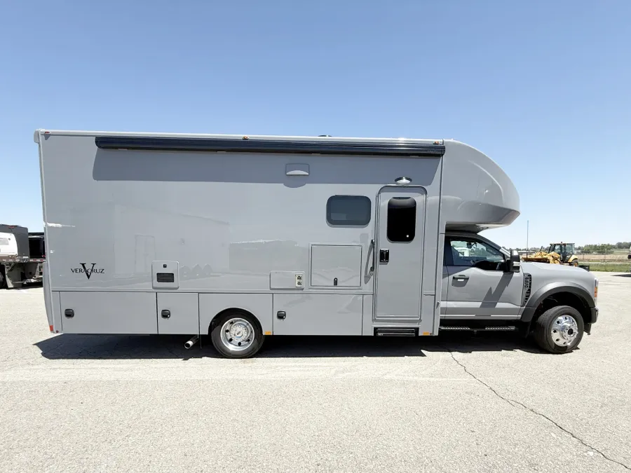 2024 Renegade Veracruz 30 VRM | Photo 3 of 24
