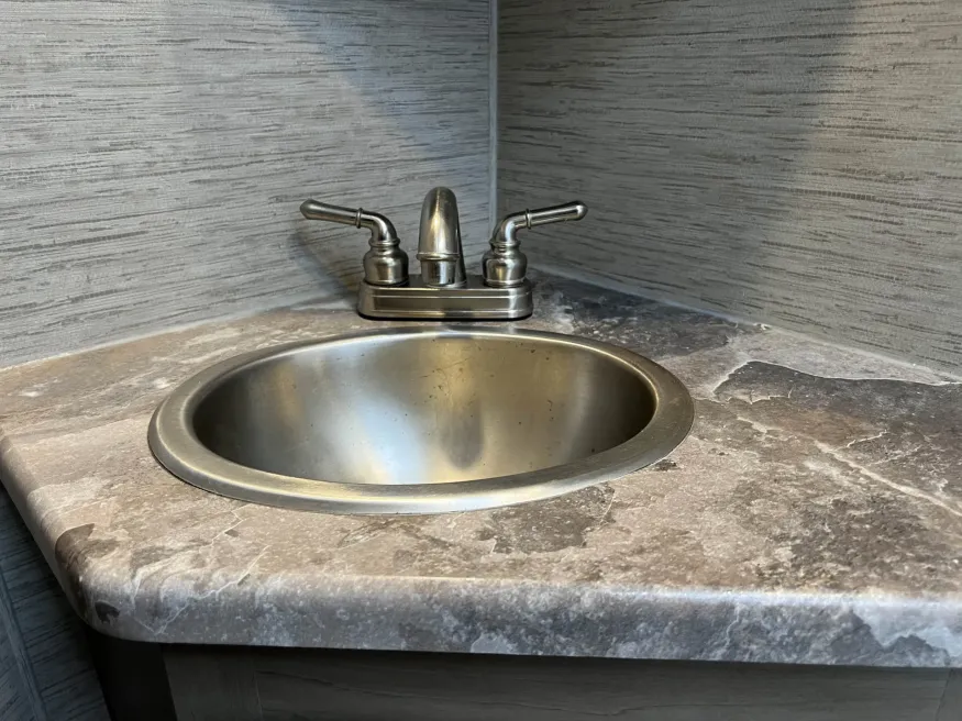 2022 Thor Four Winds 27R | Photo 38 of 37