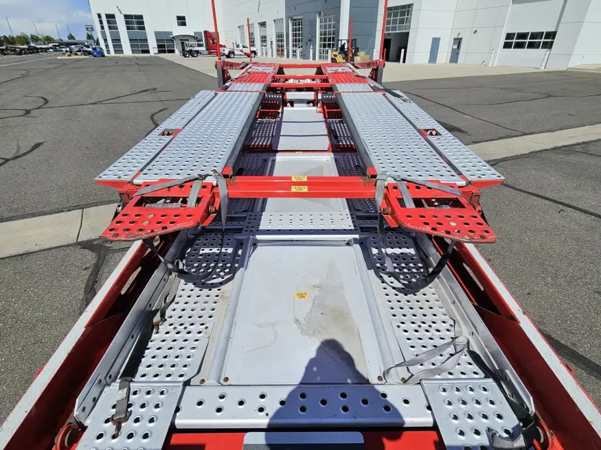 2020 Peterbilt 389 | Photo 7 of 35