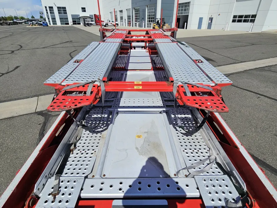 2020 Peterbilt 389 | Photo 7 of 35