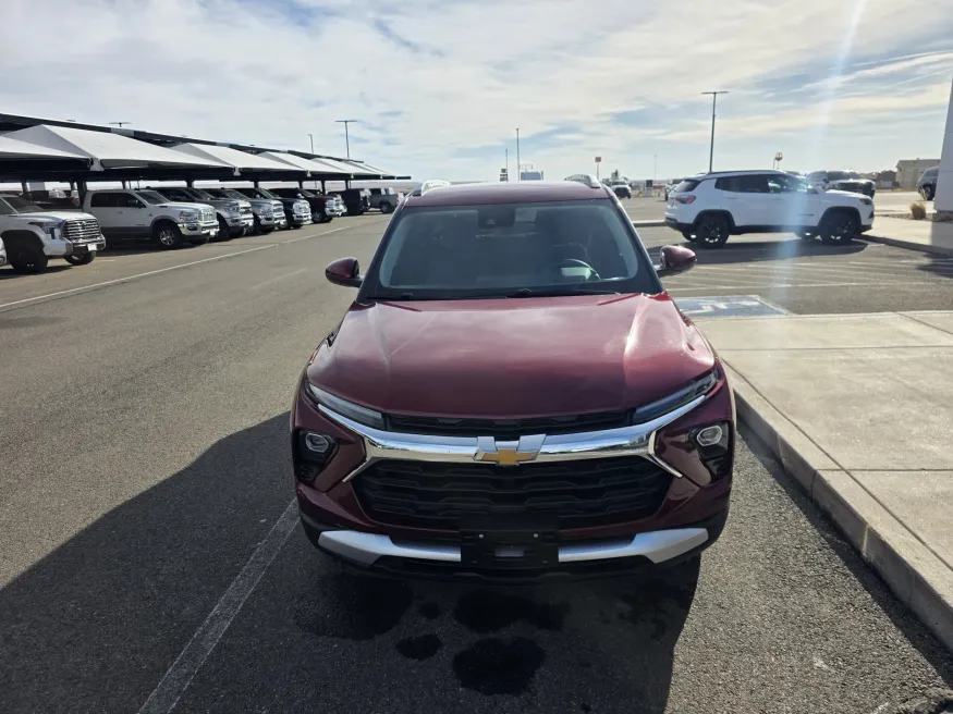 2025 Chevrolet Trailblazer LT | Photo 2 of 22