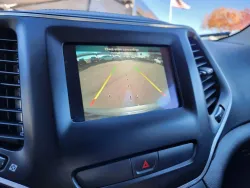 2019 Jeep Cherokee Latitude Plus | Thumbnail Photo 28 of 29