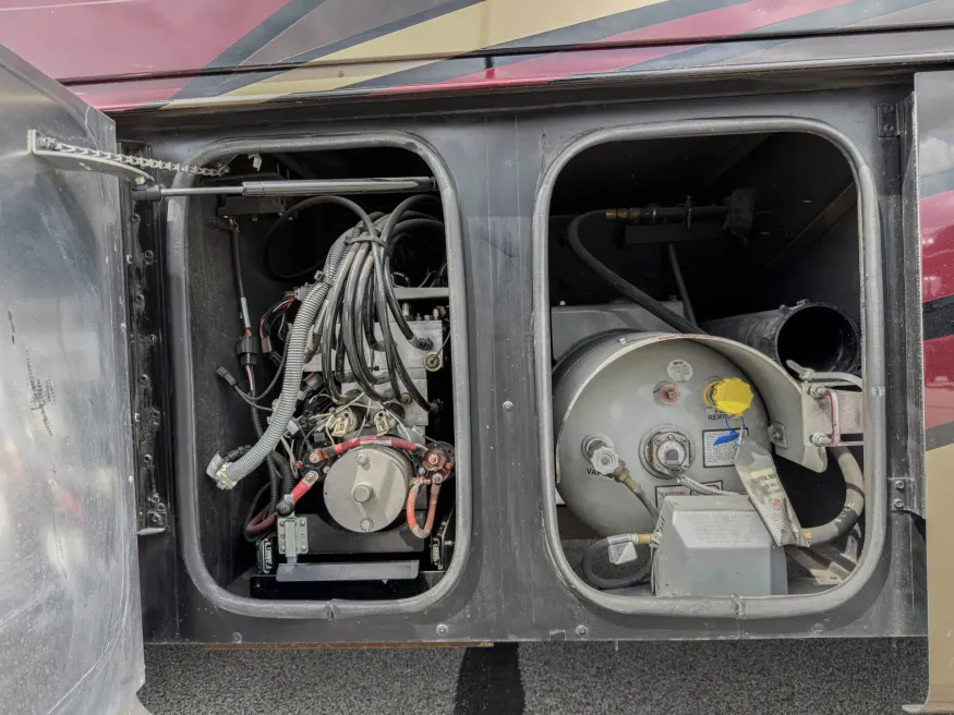 2022 Tiffin Allegro Red 33AA | Photo 36 of 40