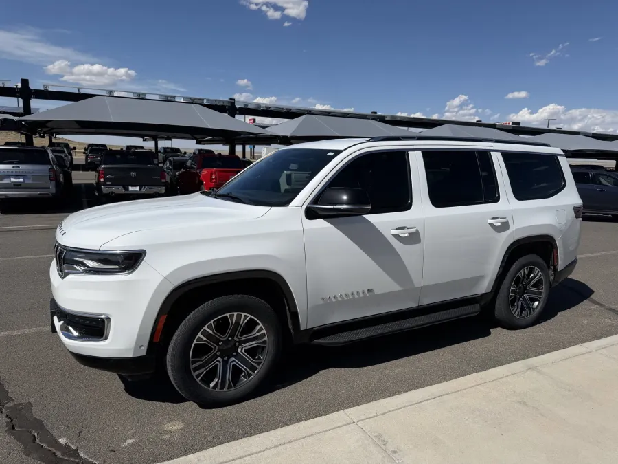 2024 Jeep Wagoneer Series II | Photo 4 of 22