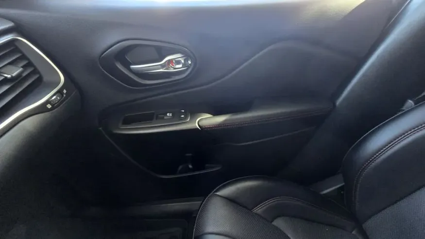 2022 Jeep Cherokee | Photo 26 of 29