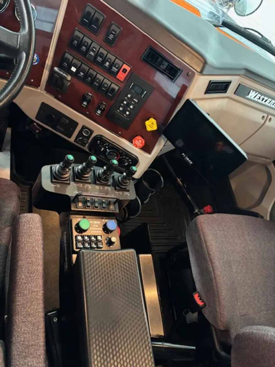 2021 Western Star 4700 | Photo 10 of 14