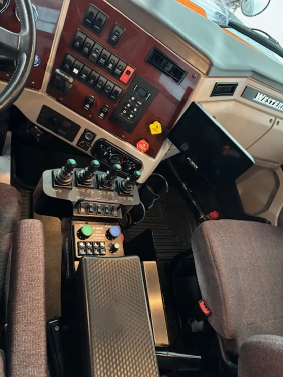 2021 Western Star 4700 | Photo 10 of 14