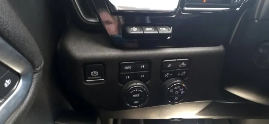 2025 Chevrolet Silverado 1500 | Photo 15 of 35