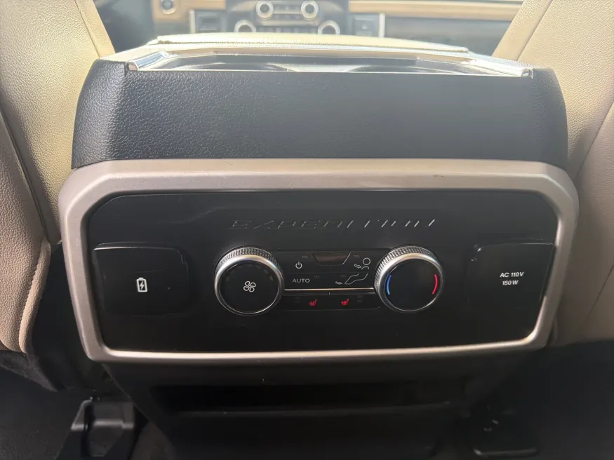 2024 Ford Expedition Limited | Photo 16 of 26
