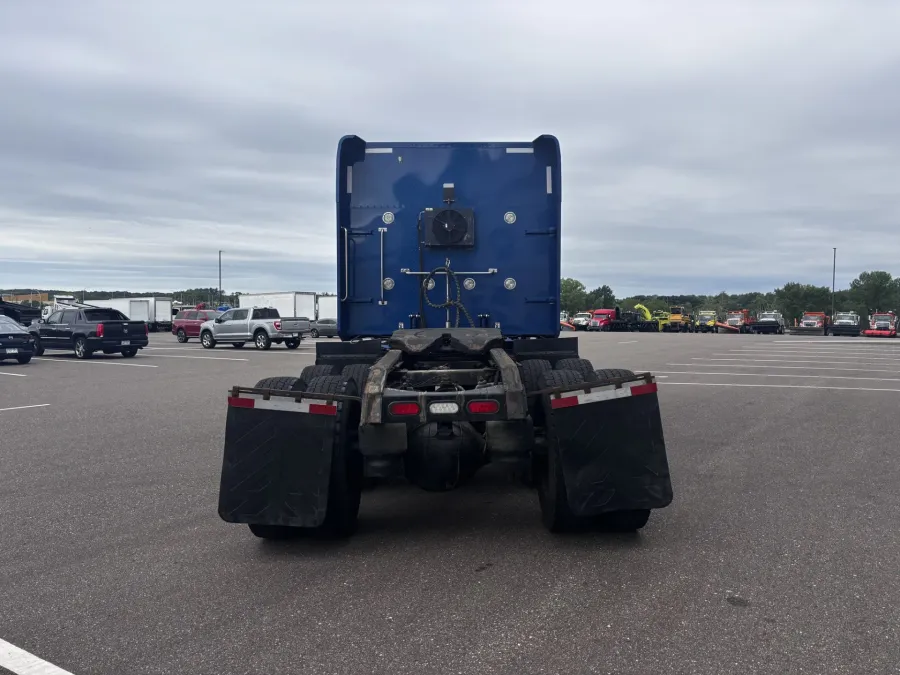 2022 Peterbilt 389 | Photo 6 of 20