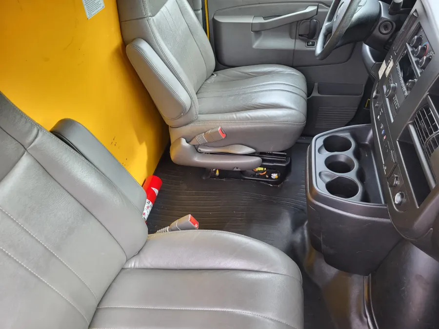 2021 GMC Savana Commercial Cutaway CUTWAY | Photo 11 of 20