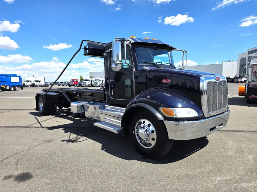 2022 Peterbilt 337 | Photo 3 of 23