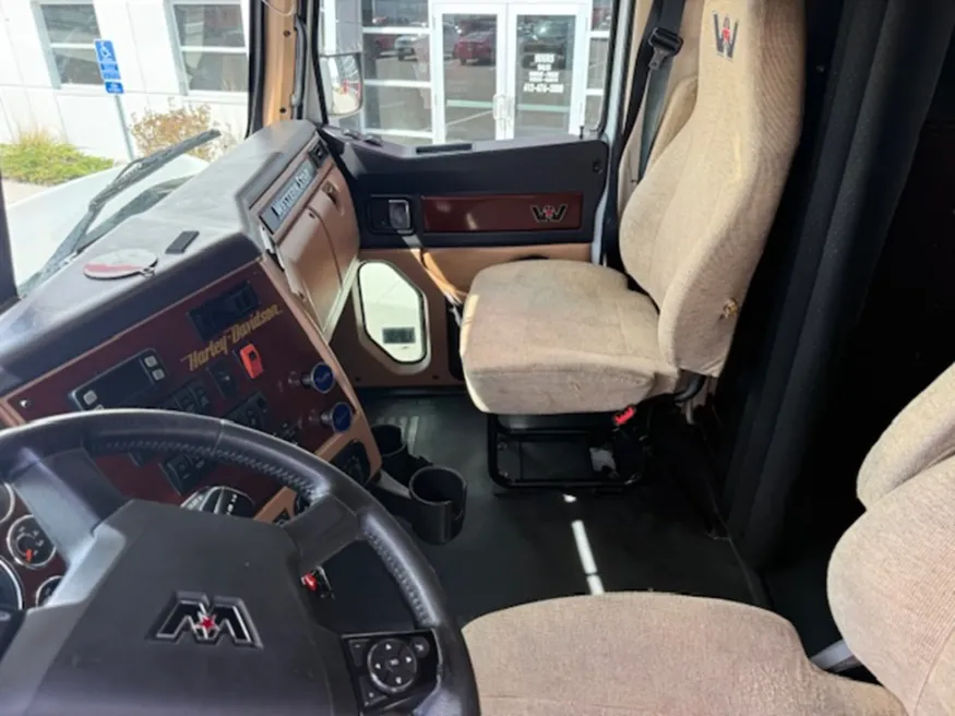 2022 Western Star 5700XE | Photo 10 of 16