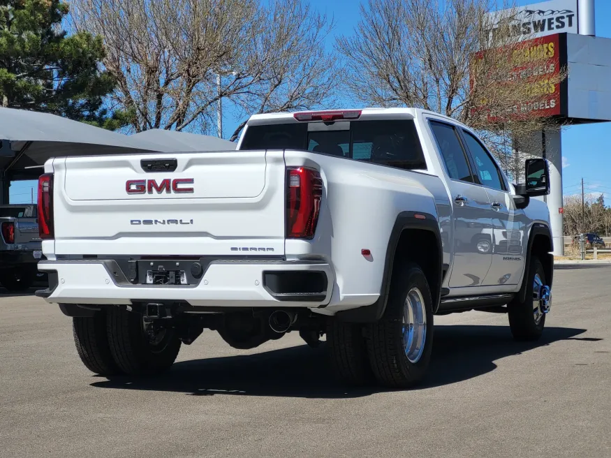 2026 GMC Sierra 3500HD Denali | Photo 6 of 25