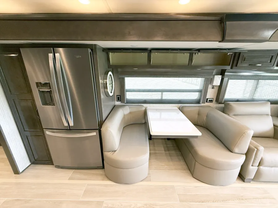 2026 Newmar Dutch Star 4369 | Photo 10 of 34