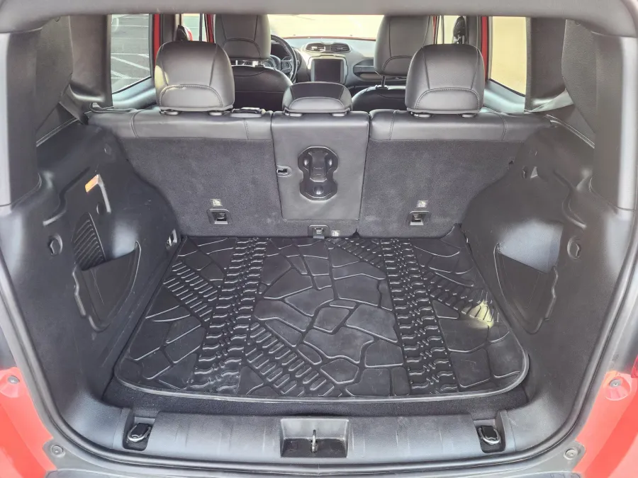 2020 Jeep Renegade High Altitude | Photo 13 of 25