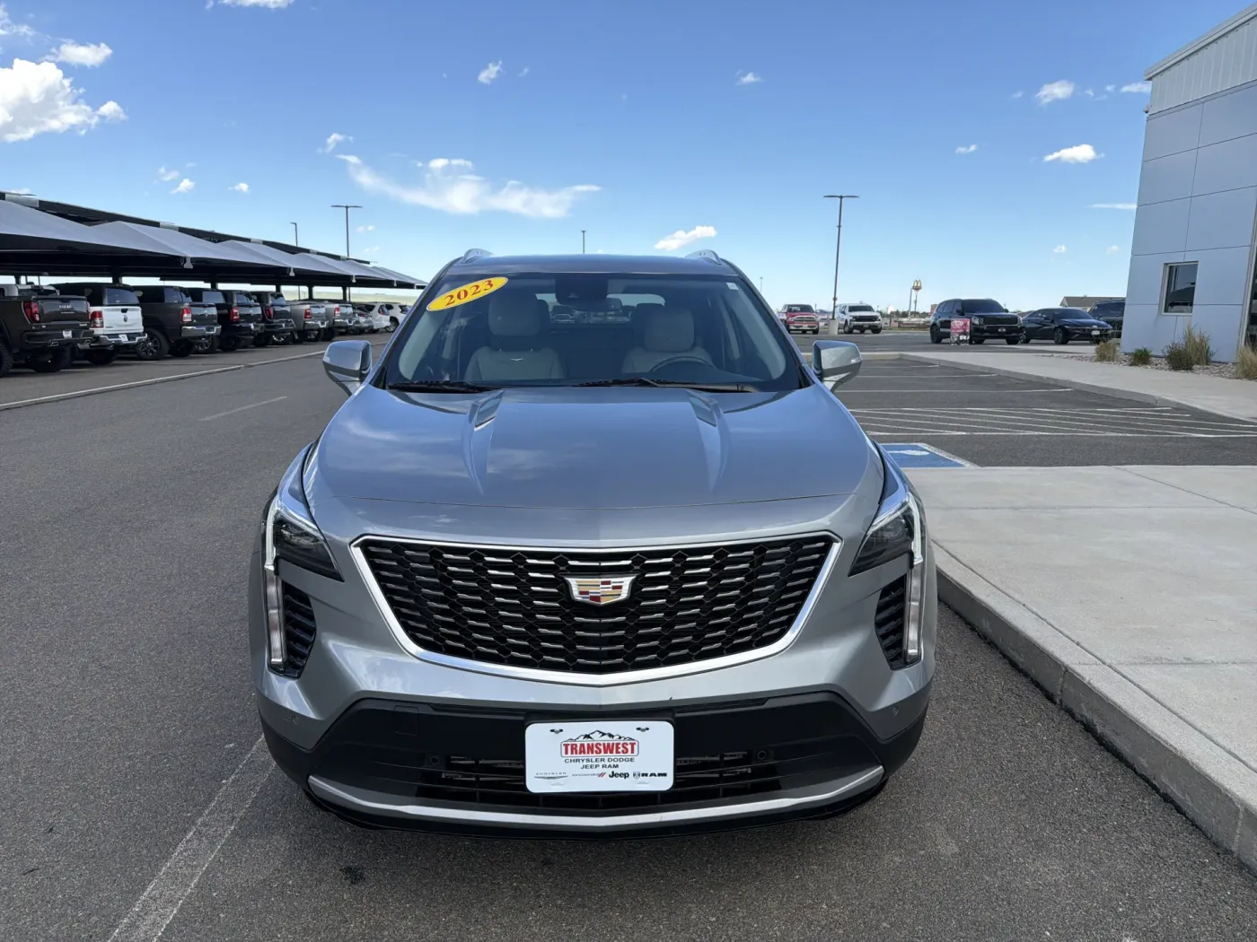 2023 Cadillac XT4 AWD Premium Luxury | Photo 2 of 21