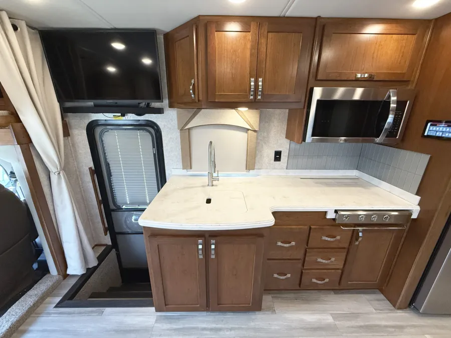 2022 Renegade Valencia 38RB | Photo 10 of 31