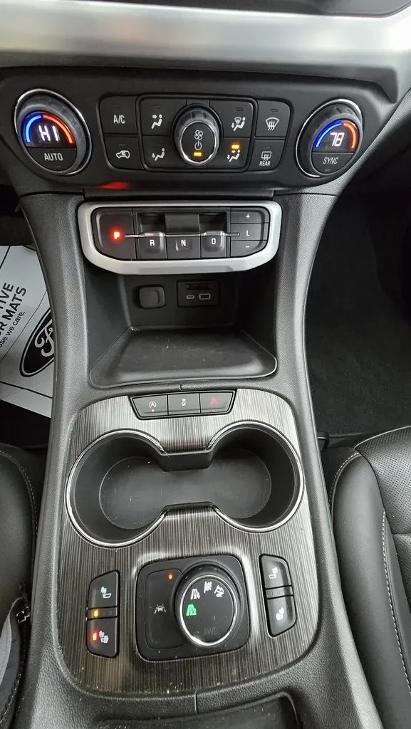 2023 GMC Acadia | Photo 23 of 30