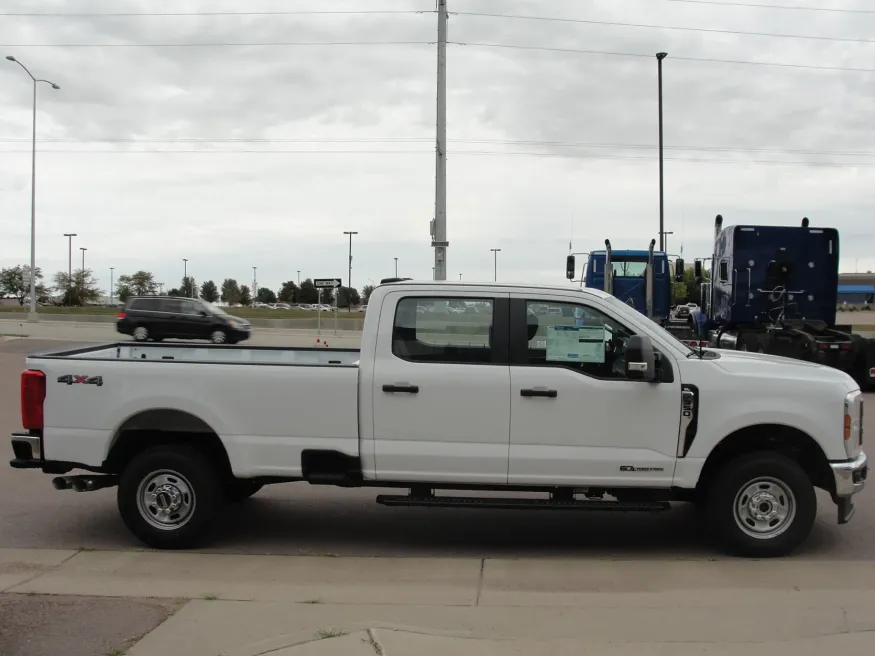 2026 Ford F-350 | Photo 4 of 16