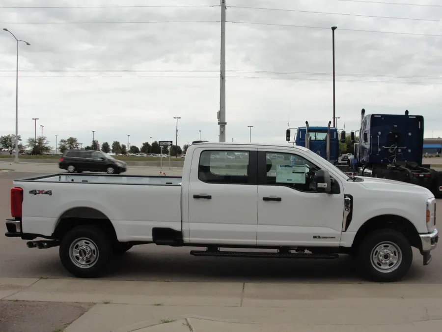 2026 Ford F-350 | Photo 4 of 16