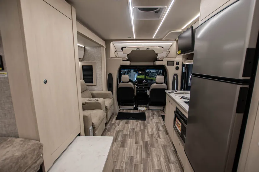 2026 Tiffin Wayfarer 25XPW | Photo 4 of 12