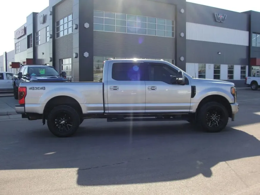 2022 Ford Super Duty F-350 Lariat | Photo 5 of 13