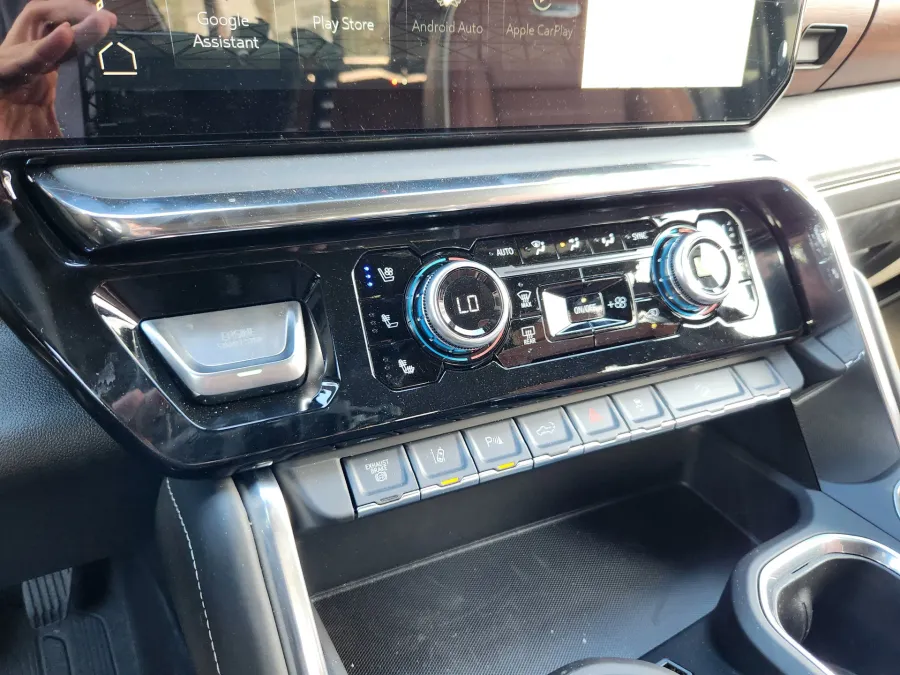 2025 GMC Sierra 3500HD Denali Ultimate | Photo 25 of 29