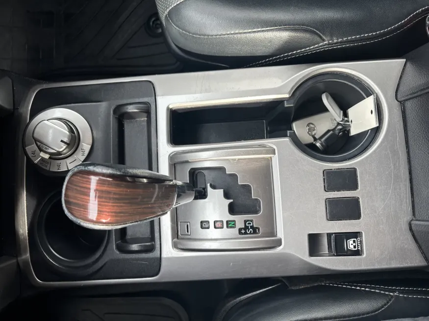 2015 Toyota 4Runner | Photo 17 of 22