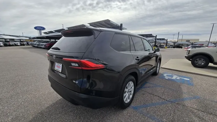 2024 Toyota Grand Highlander | Photo 5 of 26