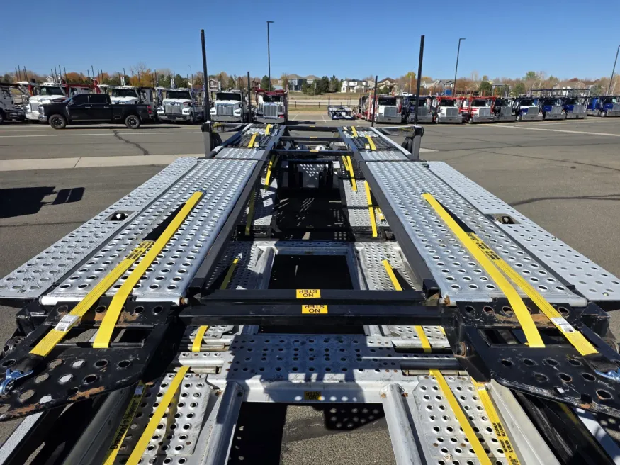 2022 Peterbilt 389 | Photo 9 of 40