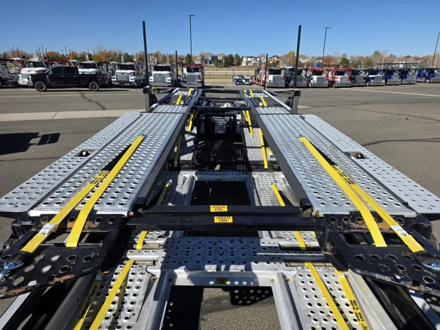 2022 Peterbilt 389 | Photo 9 of 40