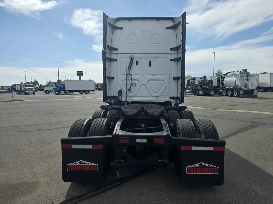 2023 Freightliner Cascadia 126 | Photo 6 of 22