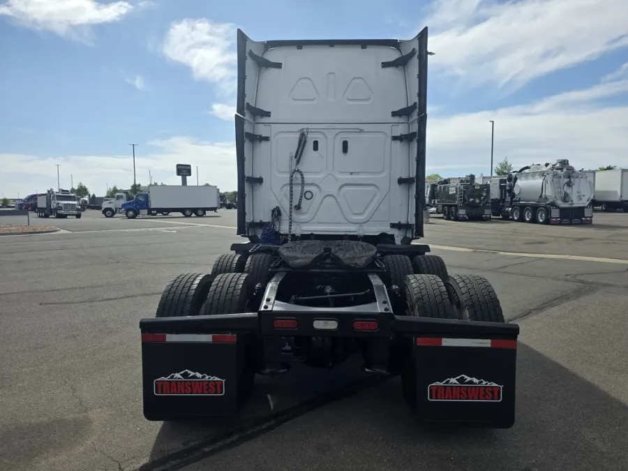 2023 Freightliner Cascadia 126 | Photo 6 of 22
