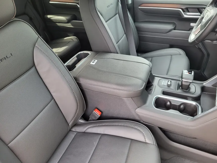 2026 GMC Sierra 1500 Denali | Photo 12 of 26