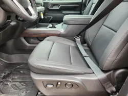 2025 GMC Sierra 2500HD SLT | Thumbnail Photo 8 of 32