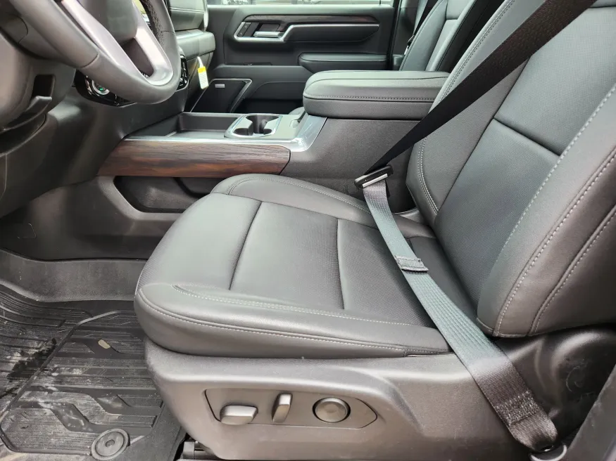 2025 GMC Sierra 2500HD SLT | Photo 8 of 32