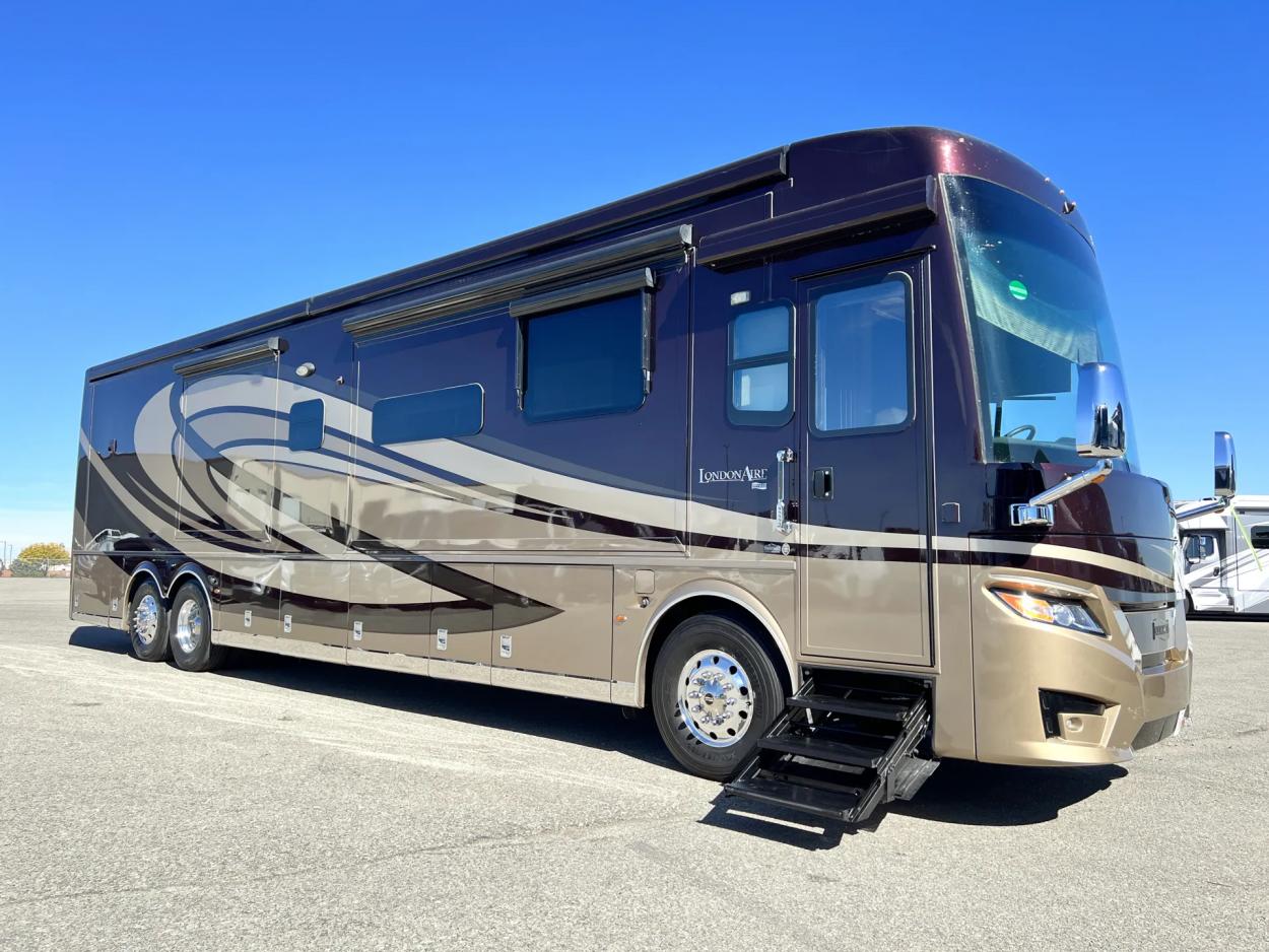 2019 Newmar London Aire 4543 | Photo 1 of 34