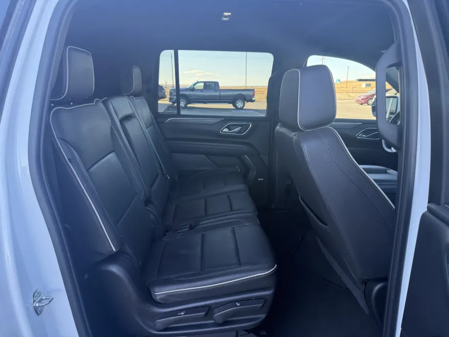 2024 GMC Yukon XL SLT | Photo 9 of 20