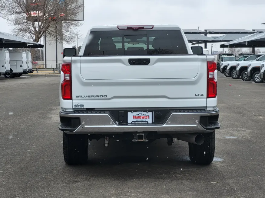 2022 Chevrolet Silverado 2500HD LTZ | Photo 11 of 36
